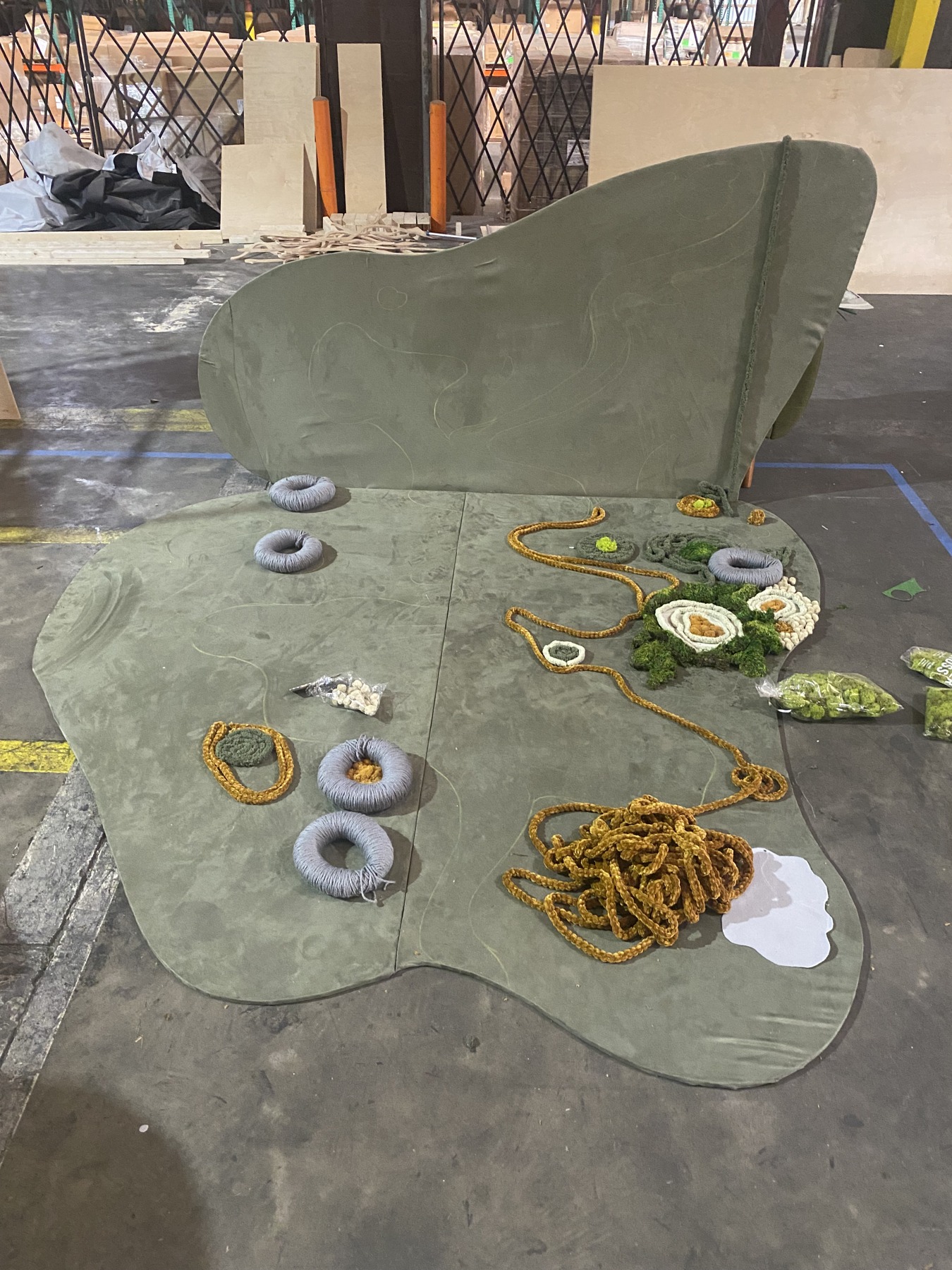 Planning the sculptural surface and arranging the first material studies.